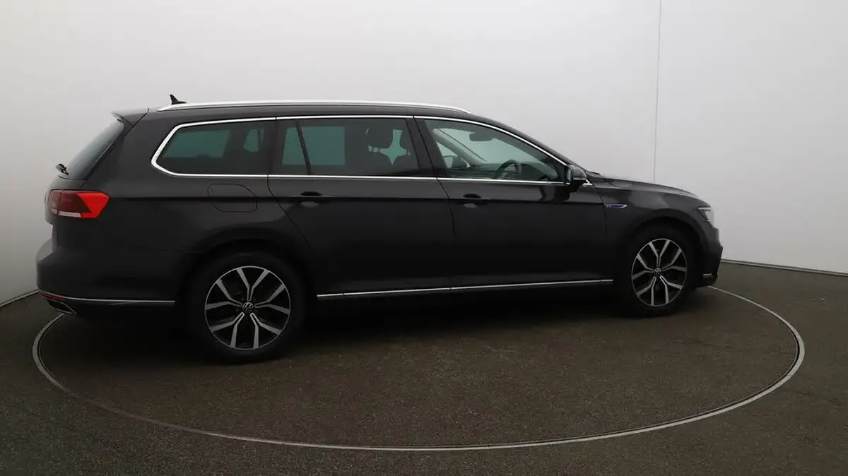 2021-volkswagen-passat-14-tsi-gte-estate-5d-big-43