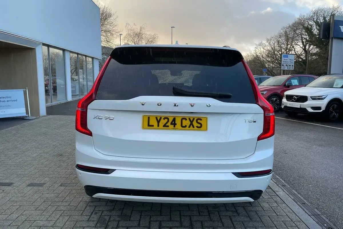 2024-volvo-xc90-20-t8-ultra-dark-big-8