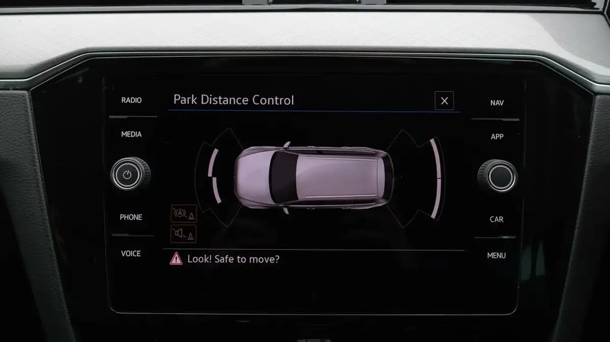 2021-volkswagen-passat-14-tsi-gte-estate-5d-big-25