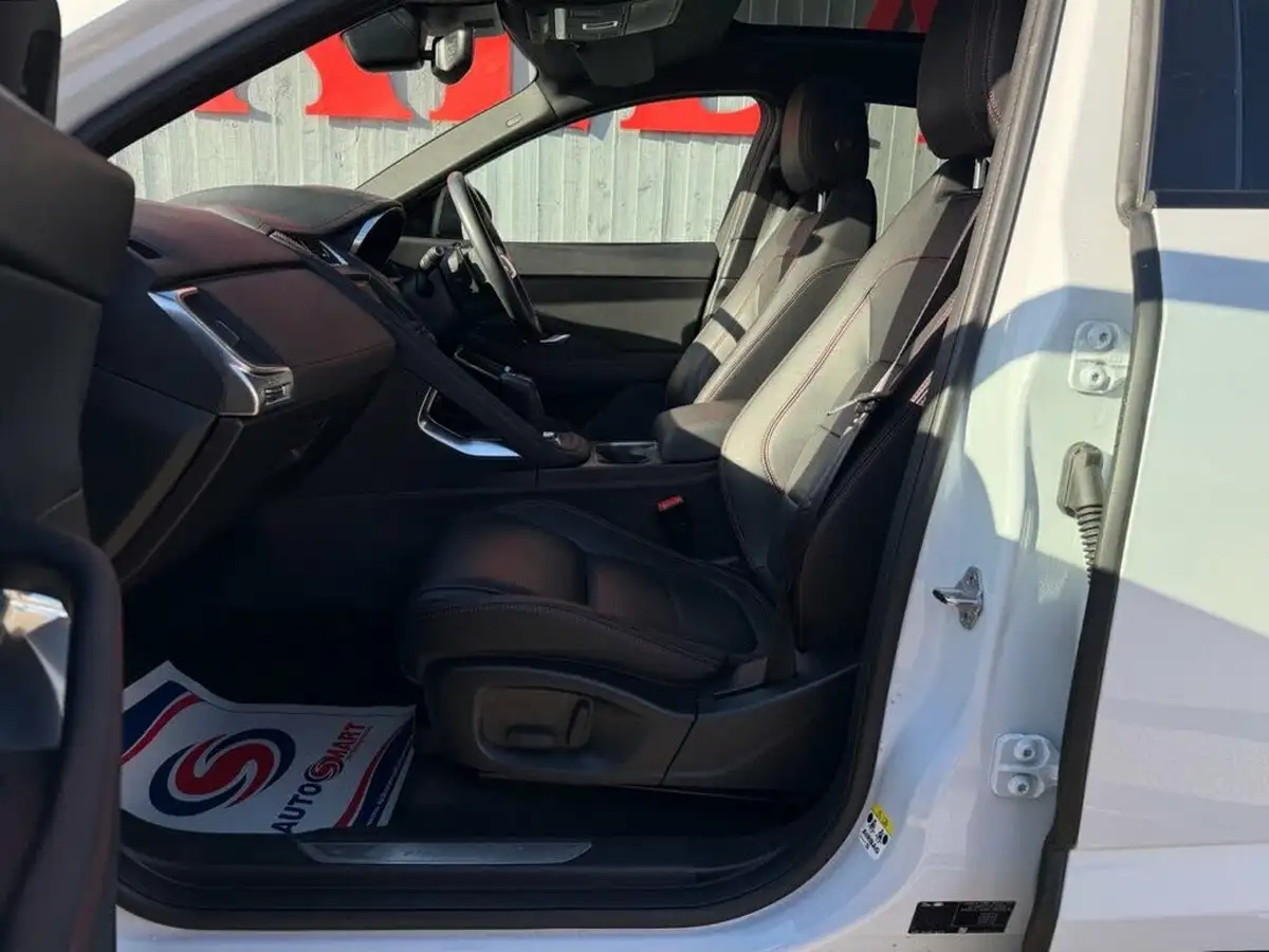2020-jaguar-e-pace-20-i4d-chequered-flag-180ps-big-30