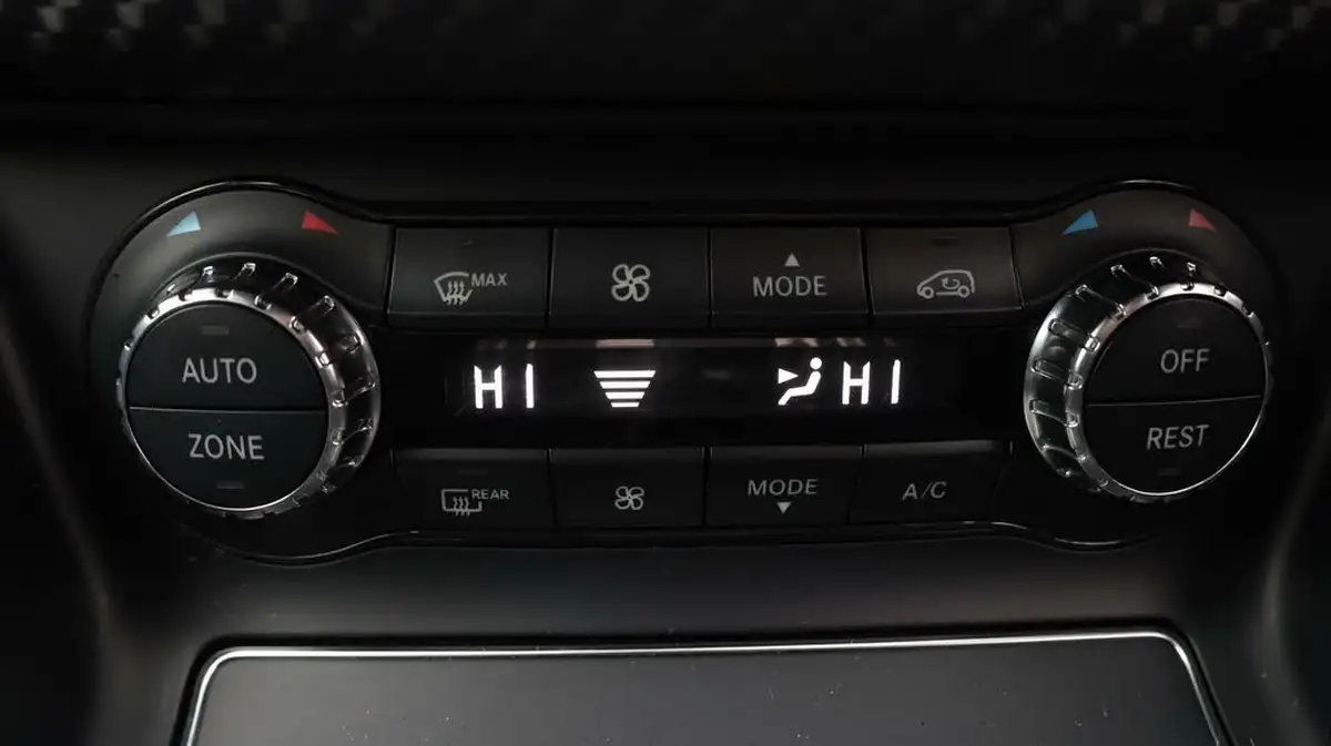 2018-mercedes-benz-a-class-16-a180-amg-line-premiumss-big-12