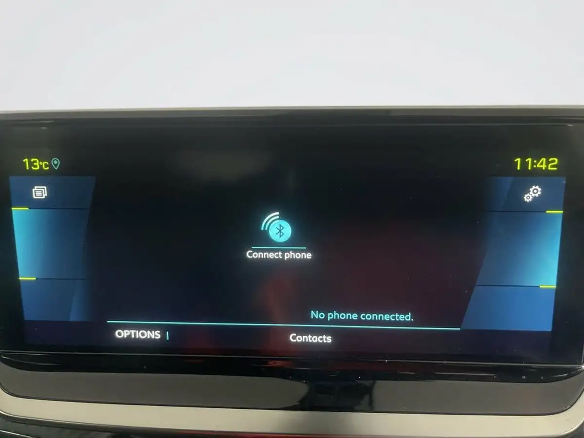 2021-peugeot-2008-suv-e-gt-premium-50kwh-big-22