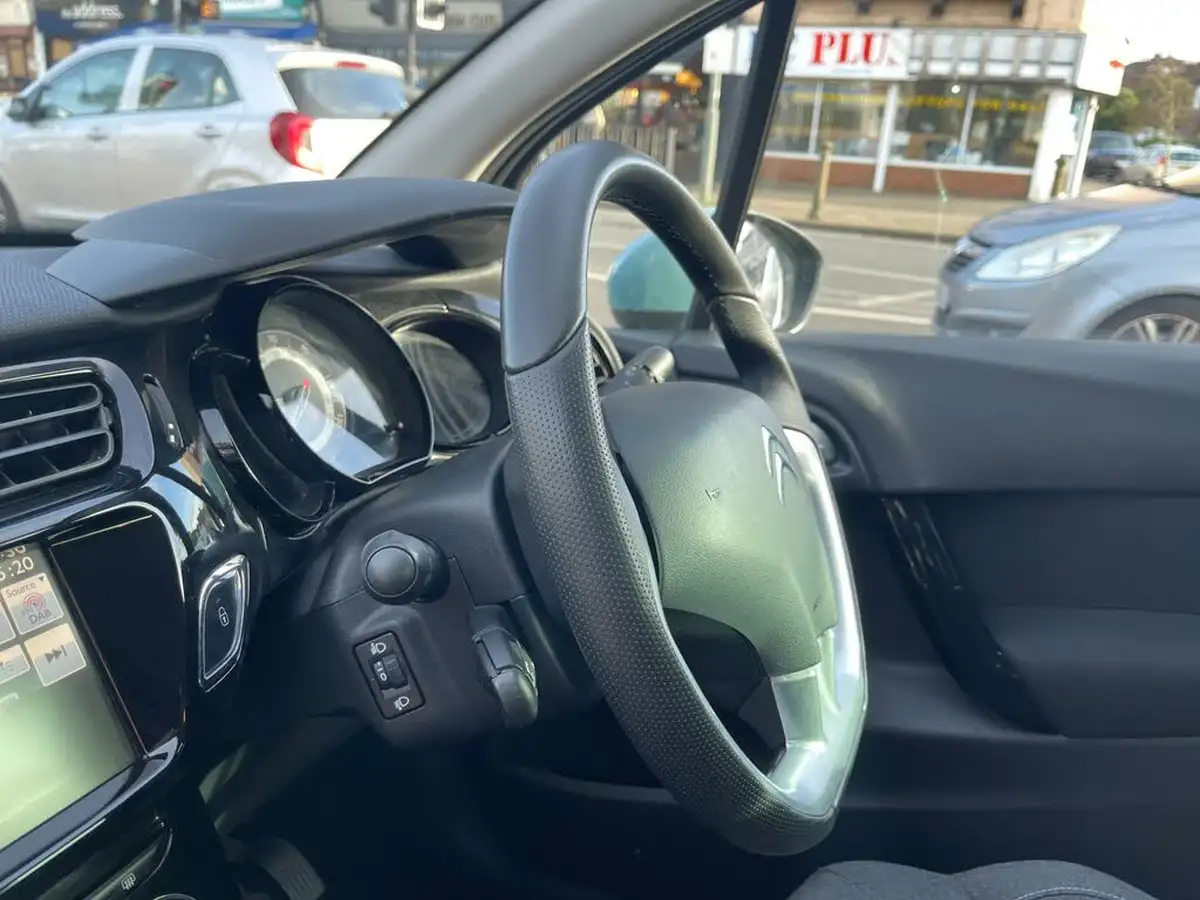 2017-citroen-c3-12-platinum-big-29