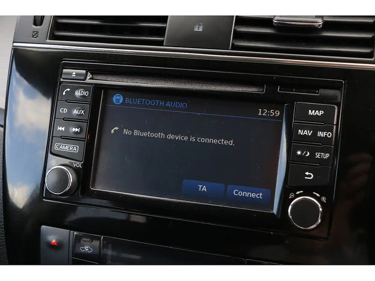 2015-nissan-pulsar-12-n-tec-big-36