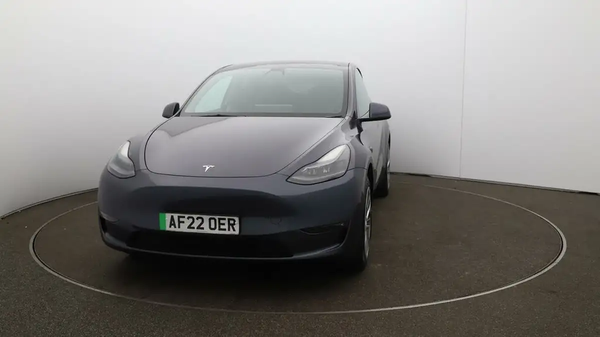 2022-tesla-model-y-e-long-range-big-31