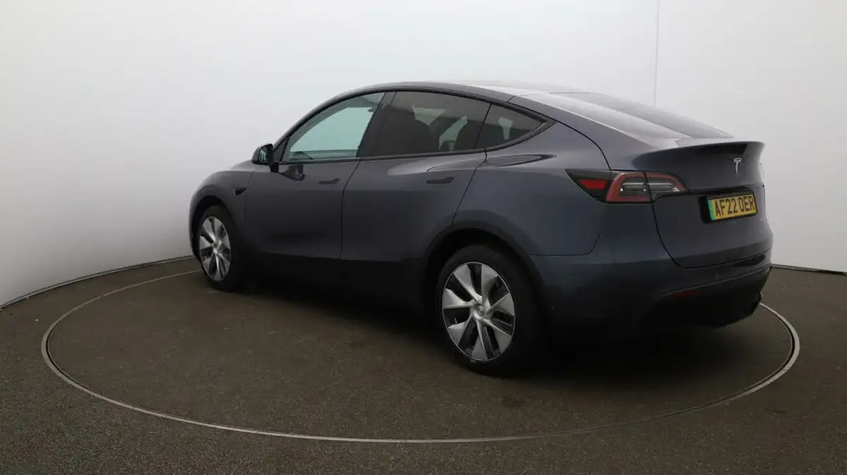 2022-tesla-model-y-e-long-range-big-55