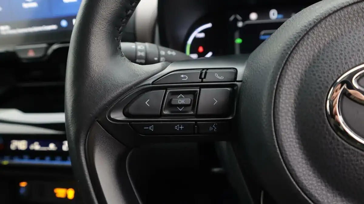 2023-toyota-yaris-cross-15-vvt-i-excel-awd-i-big-25