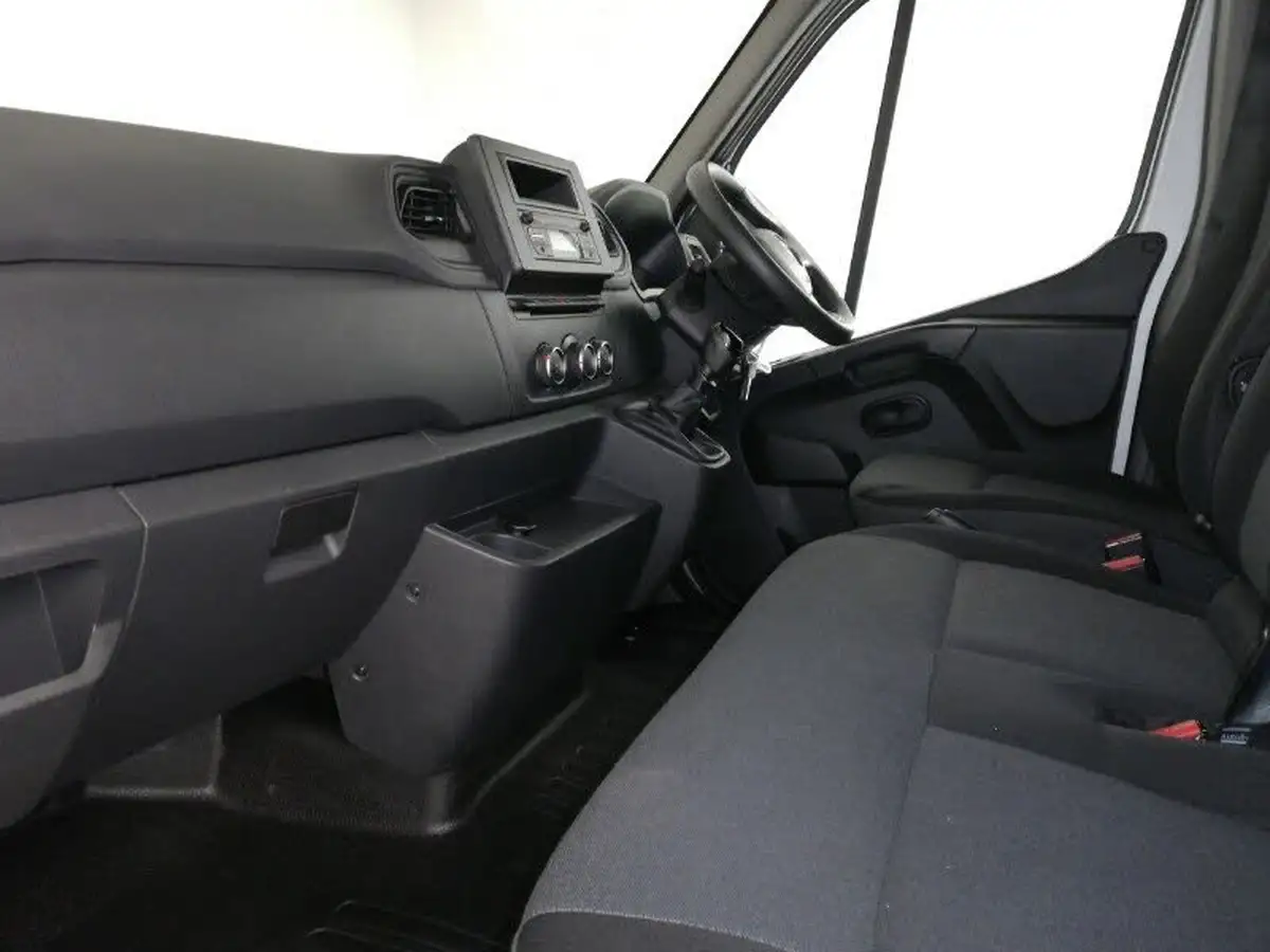 2020-renault-master-23dci-lm35-135-business-panel-big-4