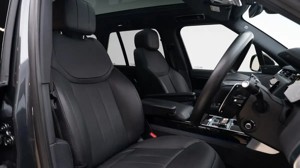 2022-land-rover-range-rover-30-d300-se-big-2