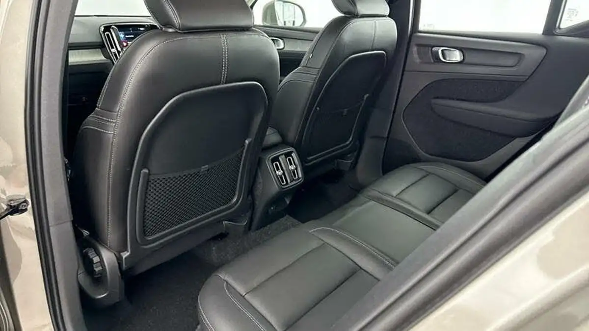 2020-volvo-xc40-20-b4-inscription-big-32