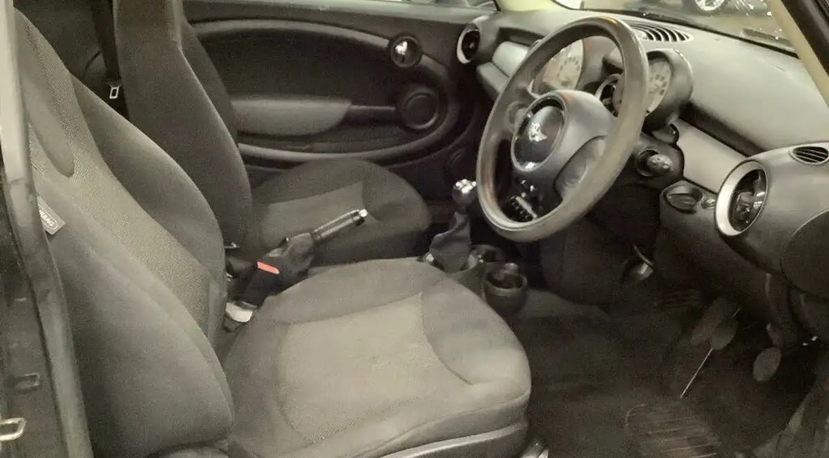 2012-mini-cooper-16td-cooper-d-112bhp-hatchback-3d-big-5