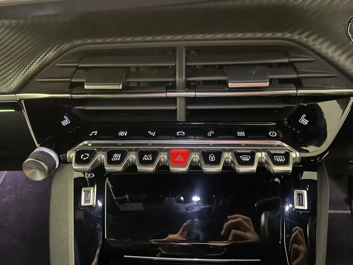 2022-peugeot-2008-suv-12-puretech-gt-big-28