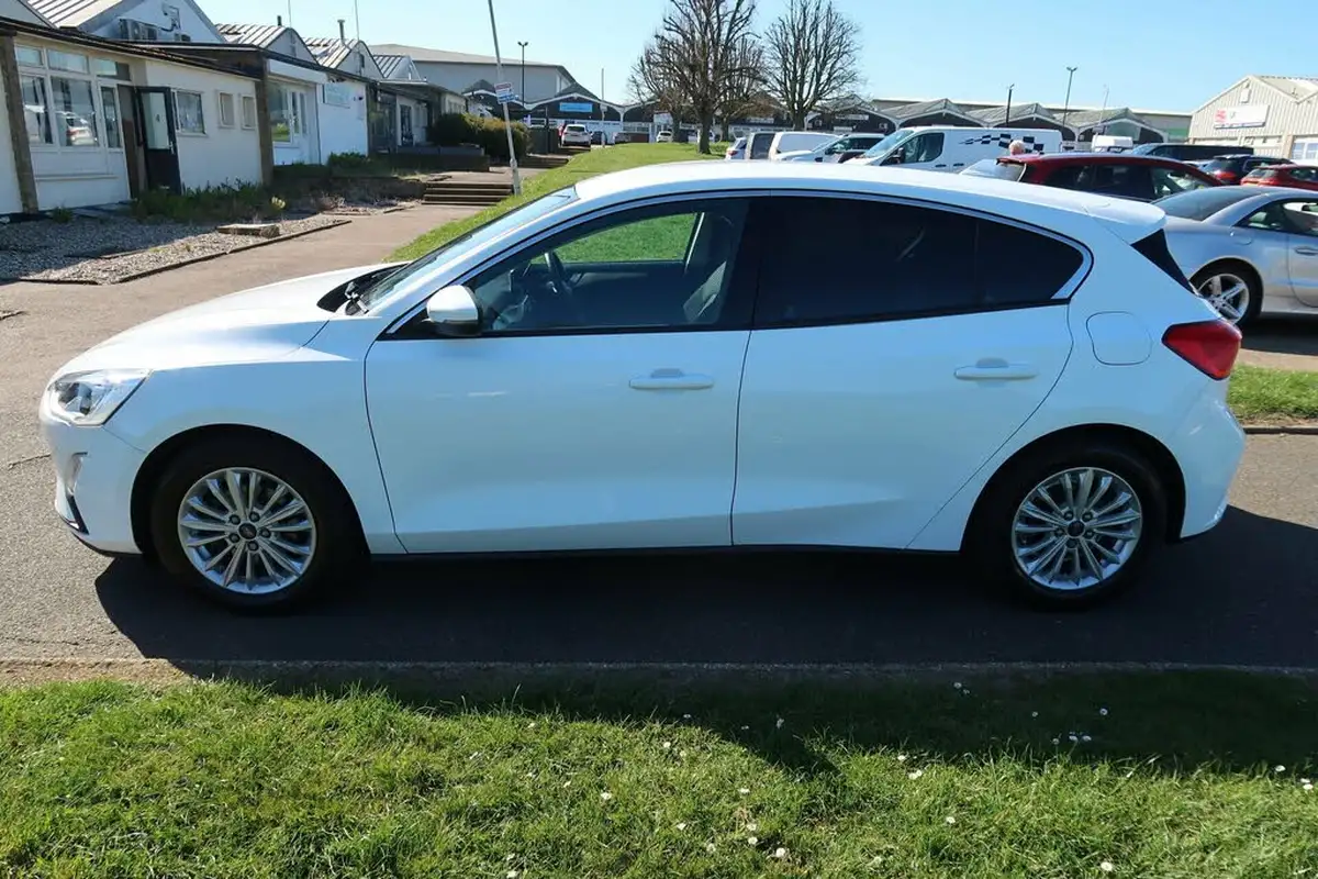 2019-ford-focus-10t-titanium-ss-hatchback-big-7