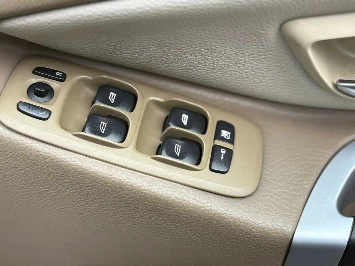 2012-volvo-xc90-24td-d5-se-200bhp-big-19