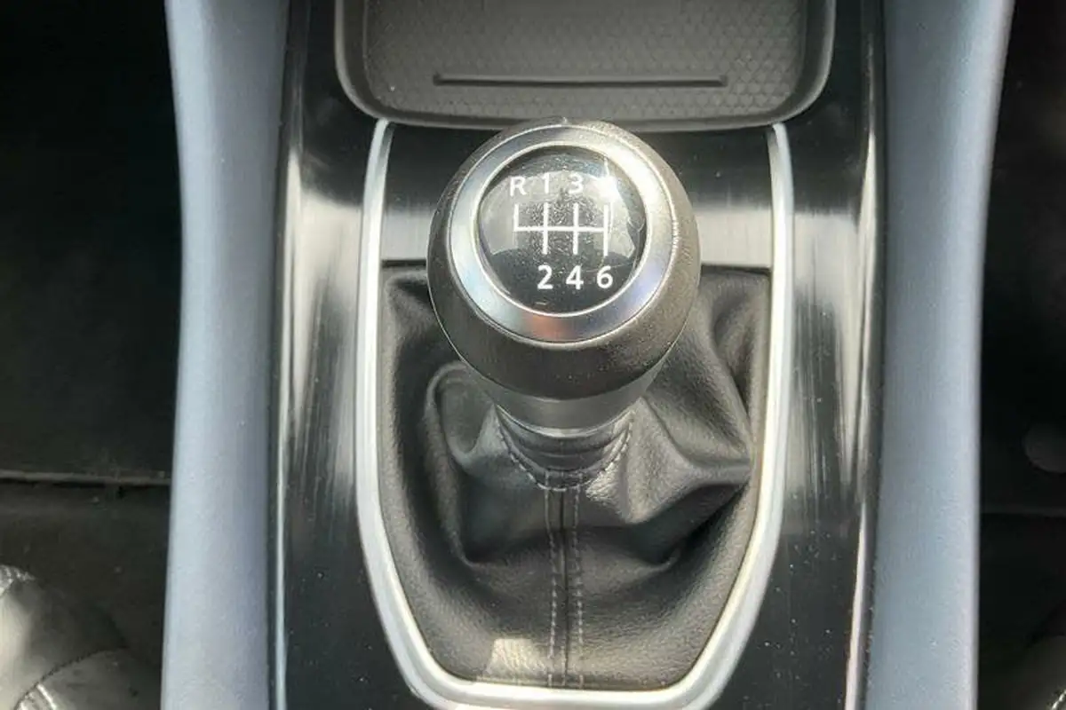 2021-nissan-qashqai-13-dig-t-tekna-big-27