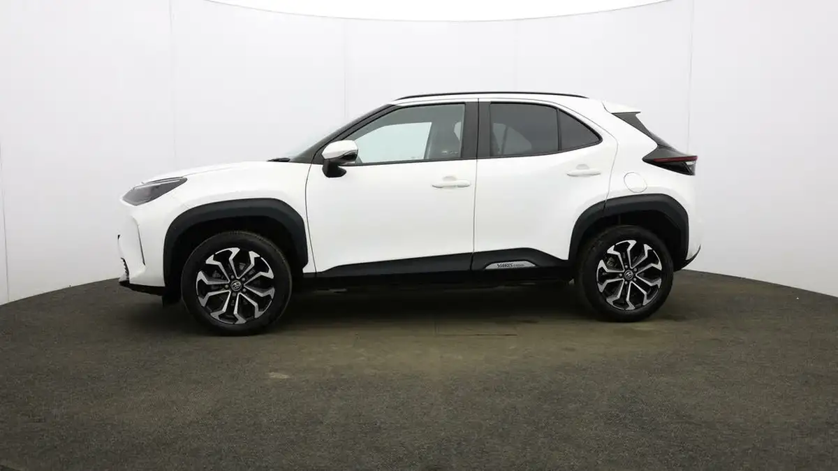 2022-toyota-yaris-cross-15-vvt-i-design-big-60
