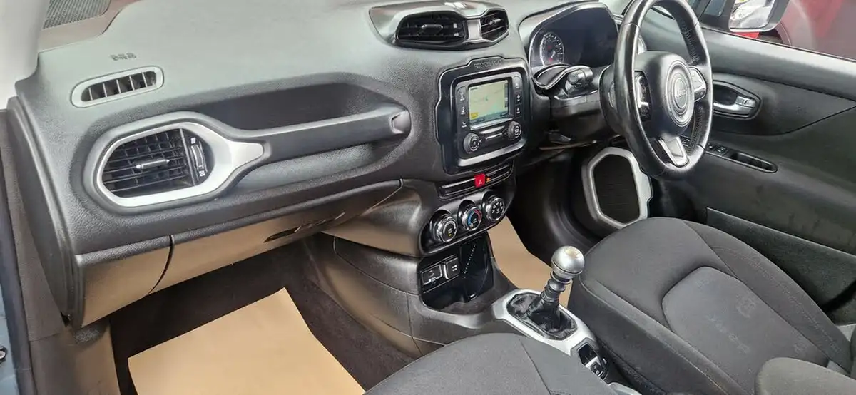 2015-jeep-renegade-16-multijet-ii-longitude-ss-big-17