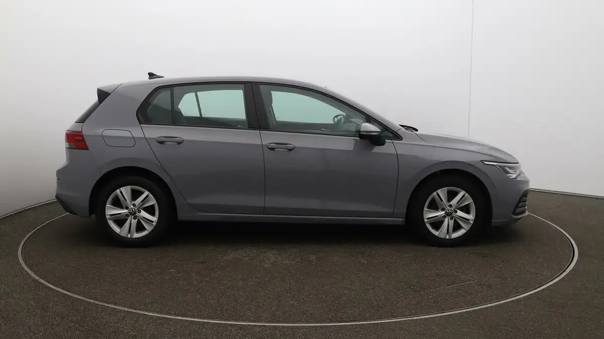 2023-volkswagen-golf-15-tsi-life-130ps-hatchback-big-40