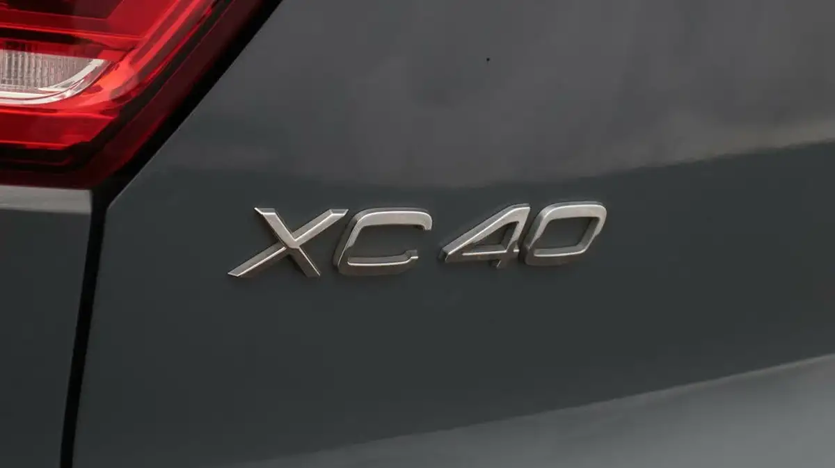 2021-volvo-xc40-15-t4-r-design-208bhp-big-21