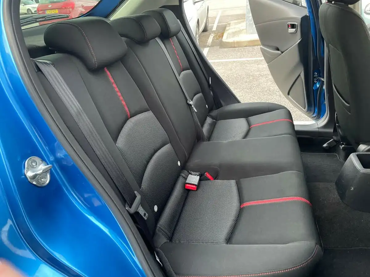 2015-mazda-mazda2-15-sport-nav-90ps-big-14