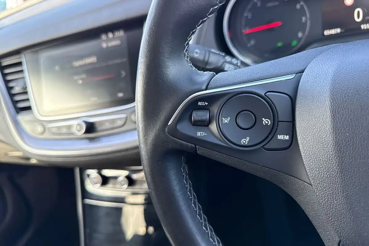 2020-vauxhall-grandland-x-12-sri-nav-big-38