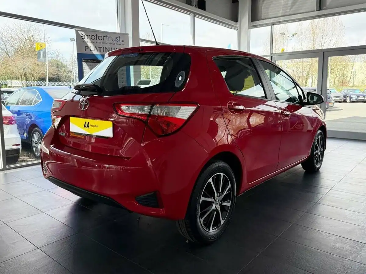 2019-toyota-yaris-15-vvt-i-icon-tech-111bhp-1496cc-big-9