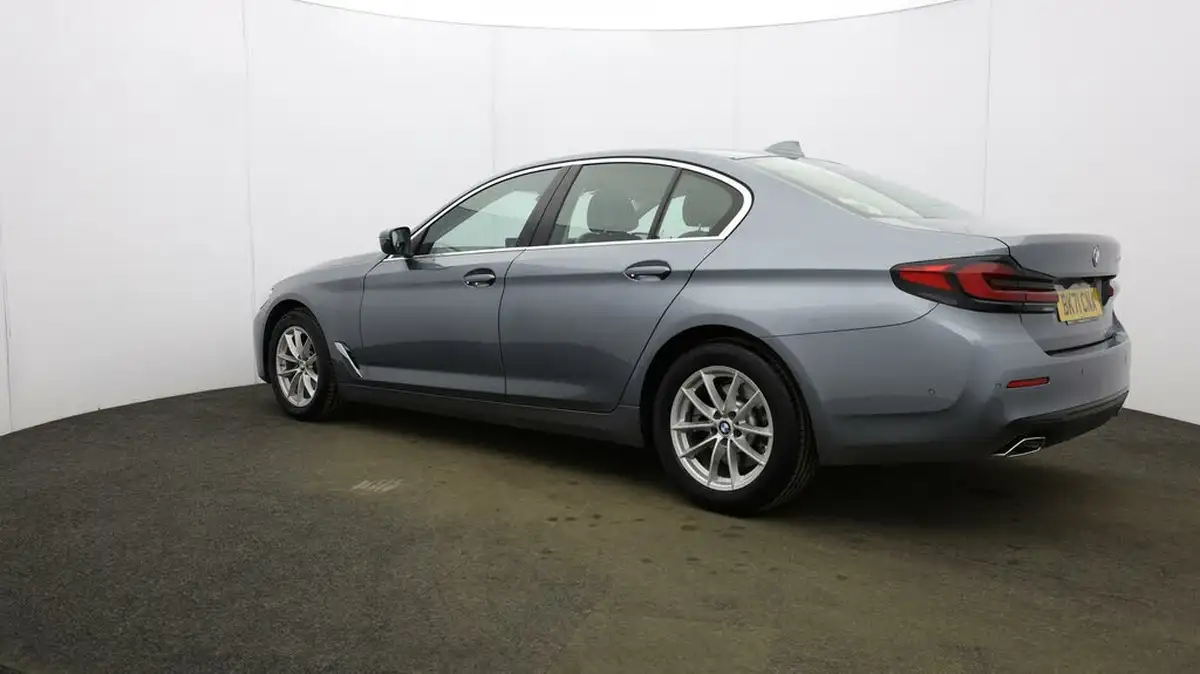 2021-bmw-5-series-20-520i-se-saloon-4d-big-4