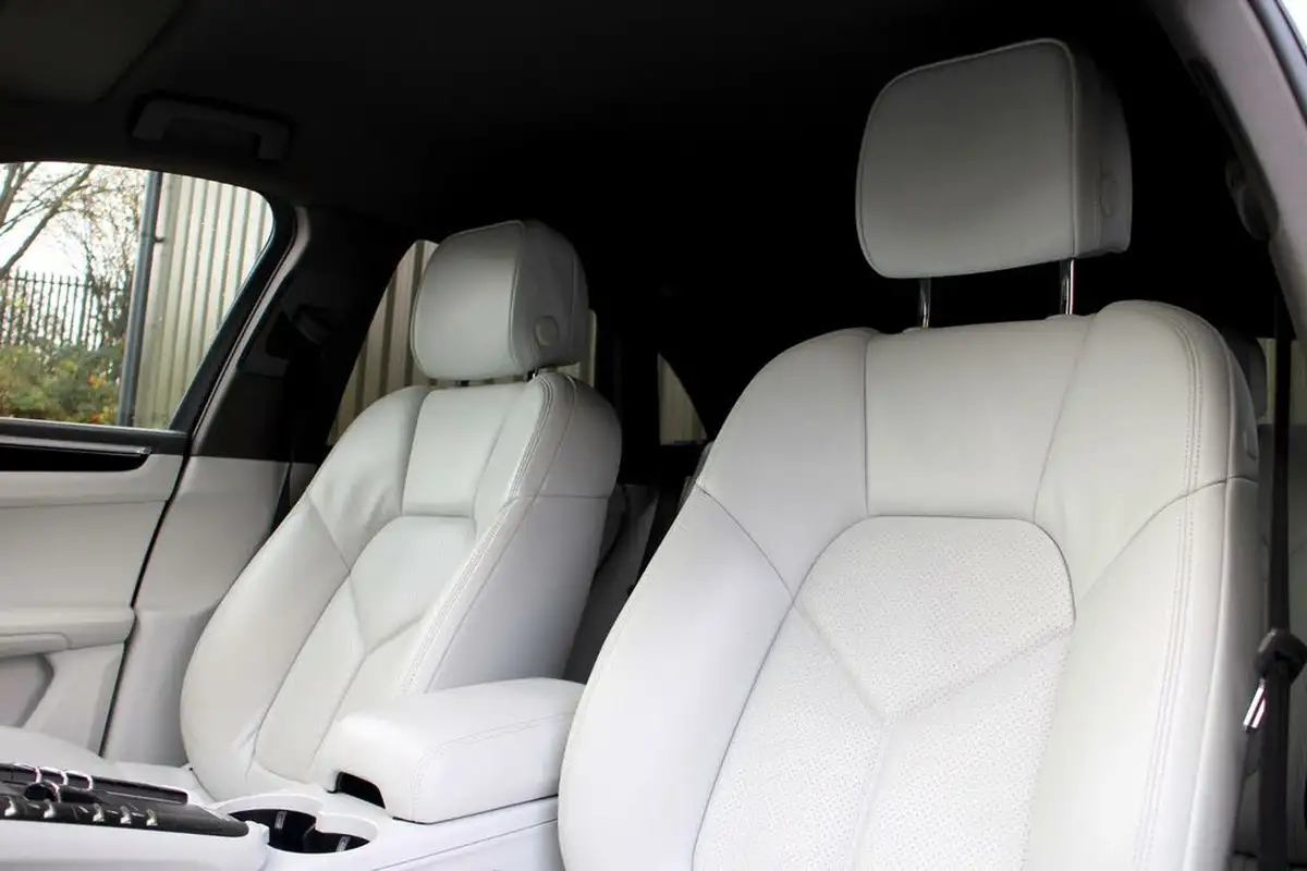 2016-porsche-macan-30td-s-big-16