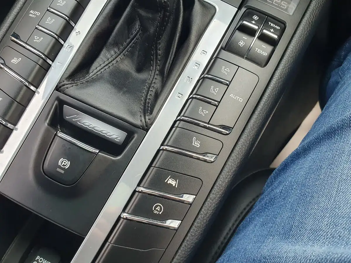 2019-porsche-macan-20-big-38