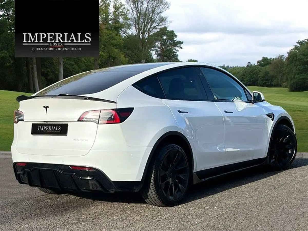 2022-tesla-model-y-e-long-range-big-3