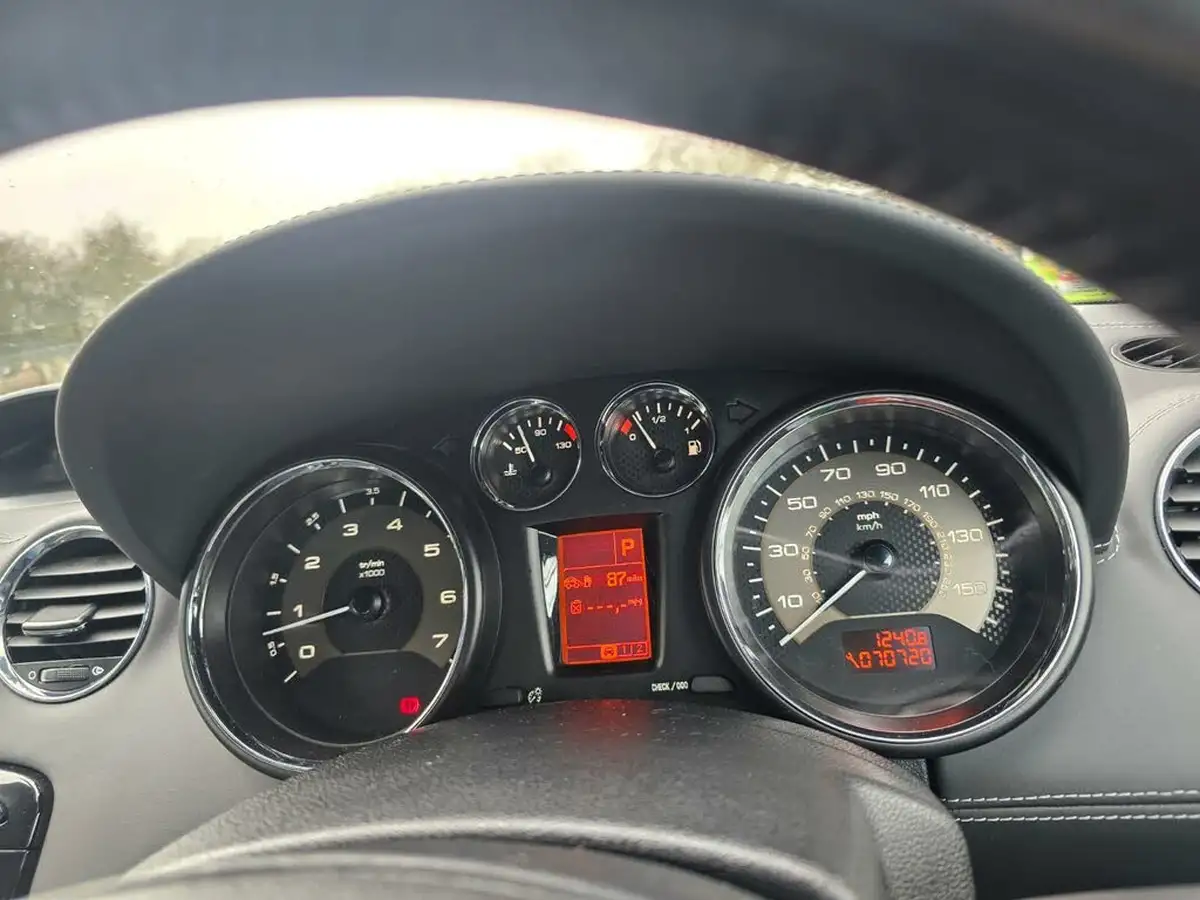 2010-peugeot-rcz-16-gt-156-auto-big-40