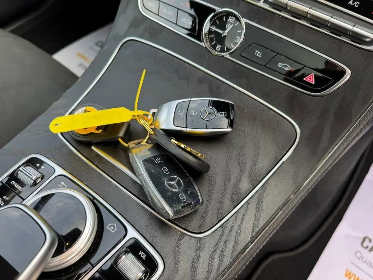 2019-mercedes-benz-e-class-30-d-e400d-amg-line-saloon-4d-plus-big-36