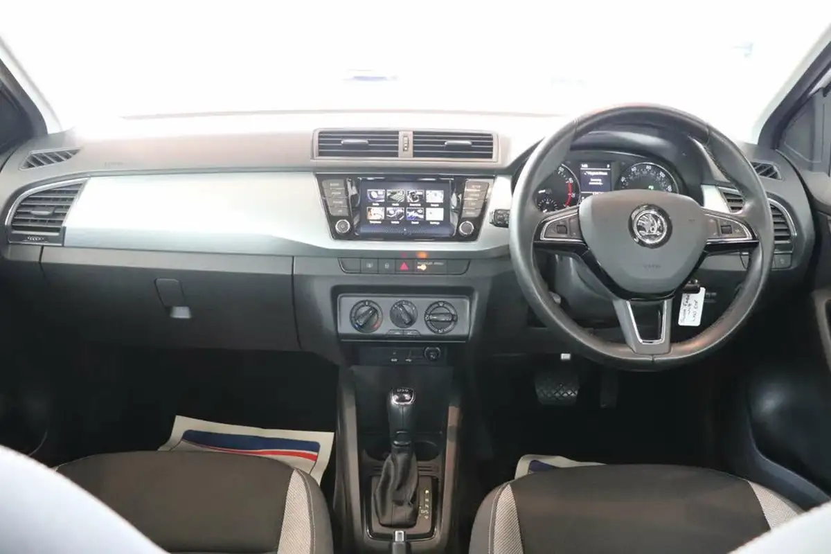 2017-skoda-fabia-10-tsi-se-109ps-hatchback-dsg-big-12