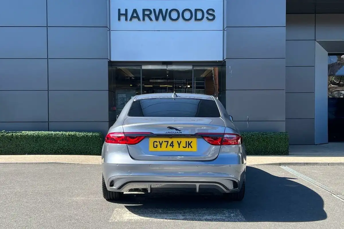 2024-jaguar-xf-20-d200-r-dynamic-se-black-saloon-4d-big-6