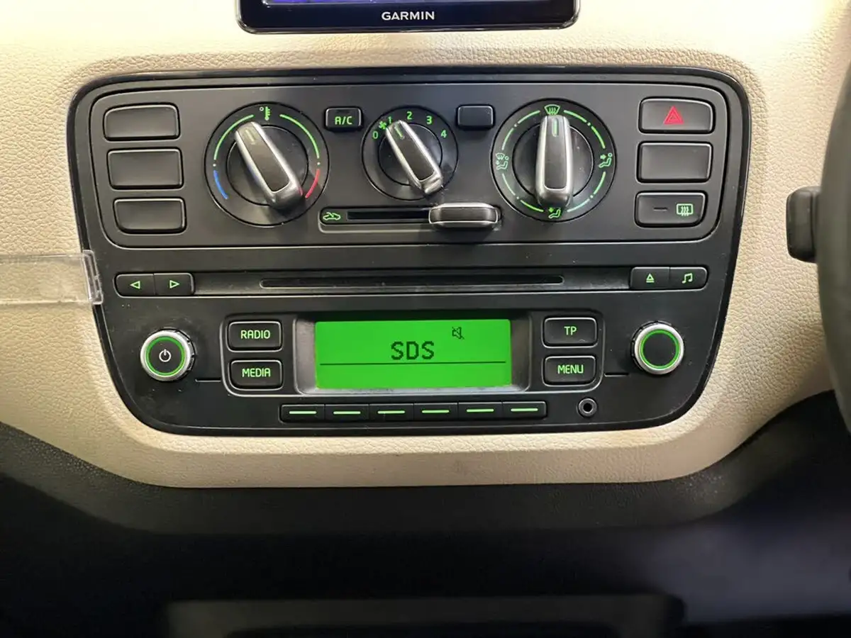 2016-skoda-citigo-10-mpi-black-edition-5d-big-15