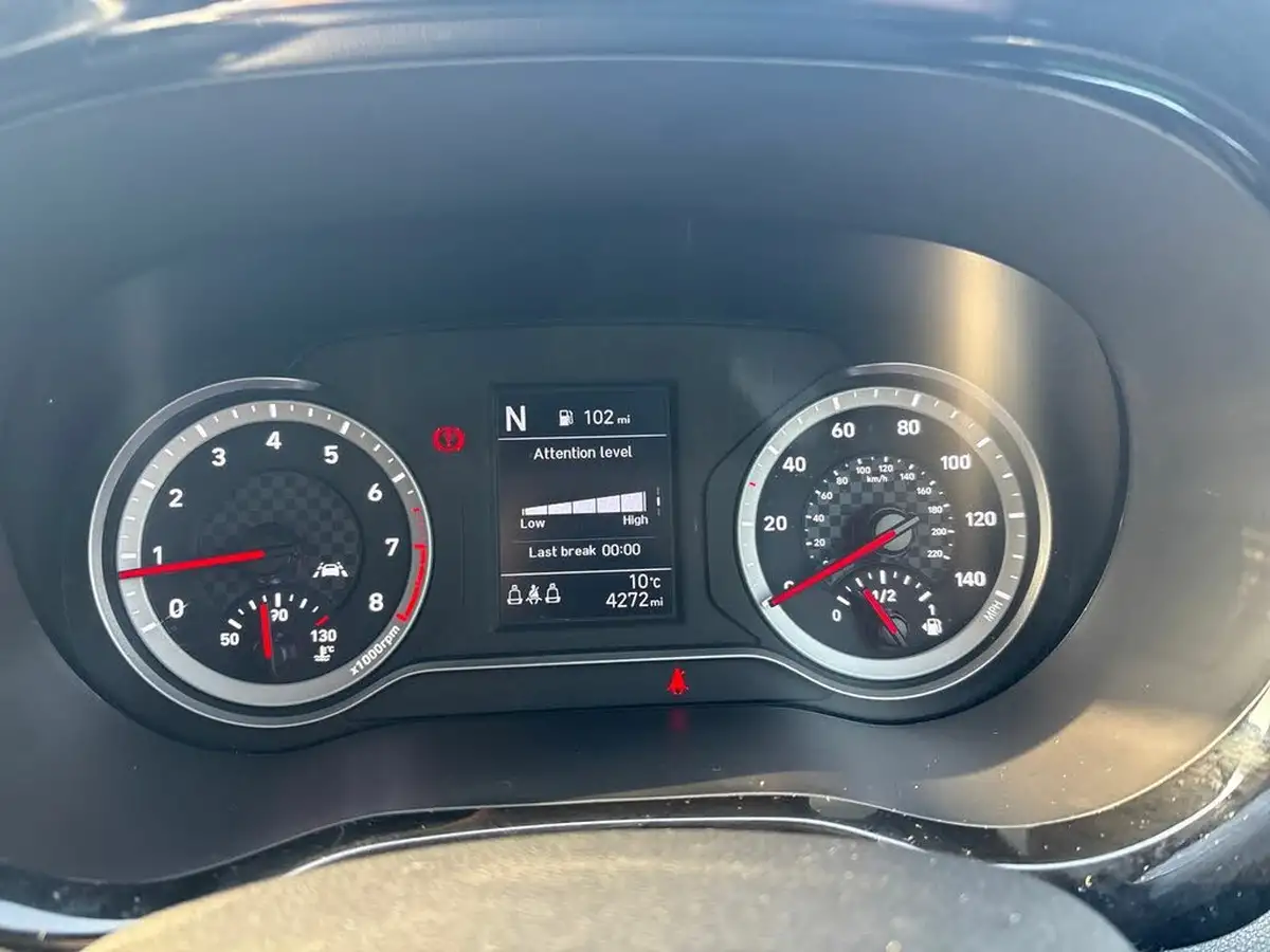 2022-hyundai-i10-12-premium-auto-big-13