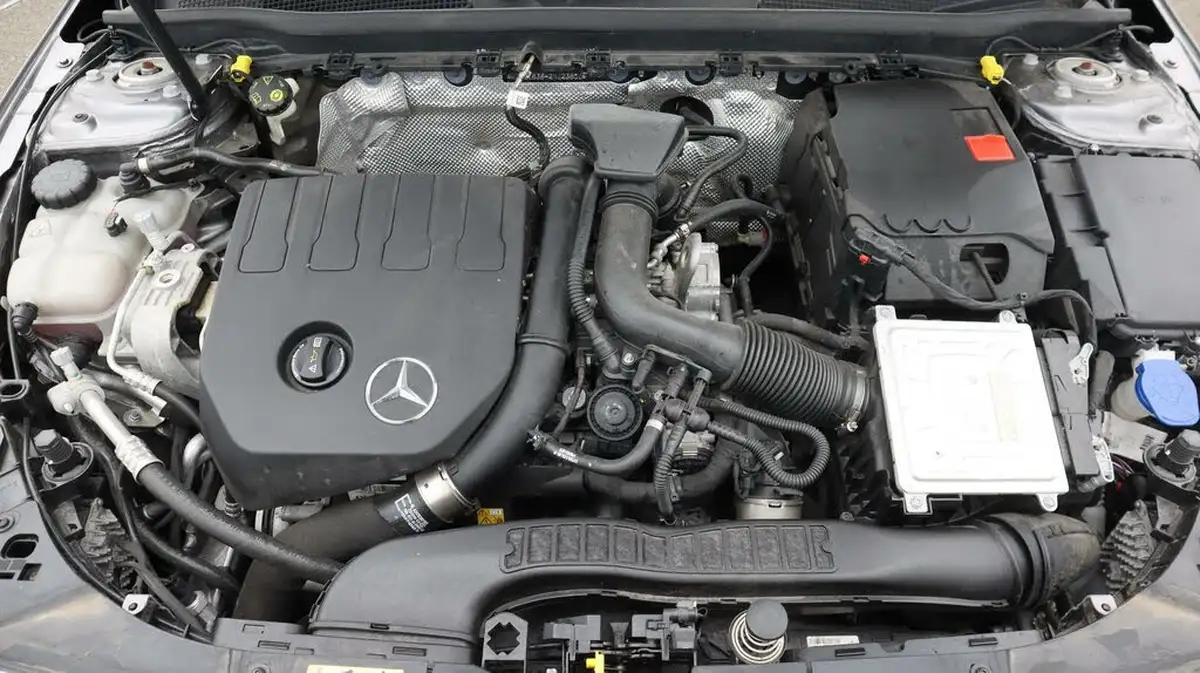 2020-mercedes-benz-cla-13-cla-180-amg-line-premium-plus-coupe-4d-big-19