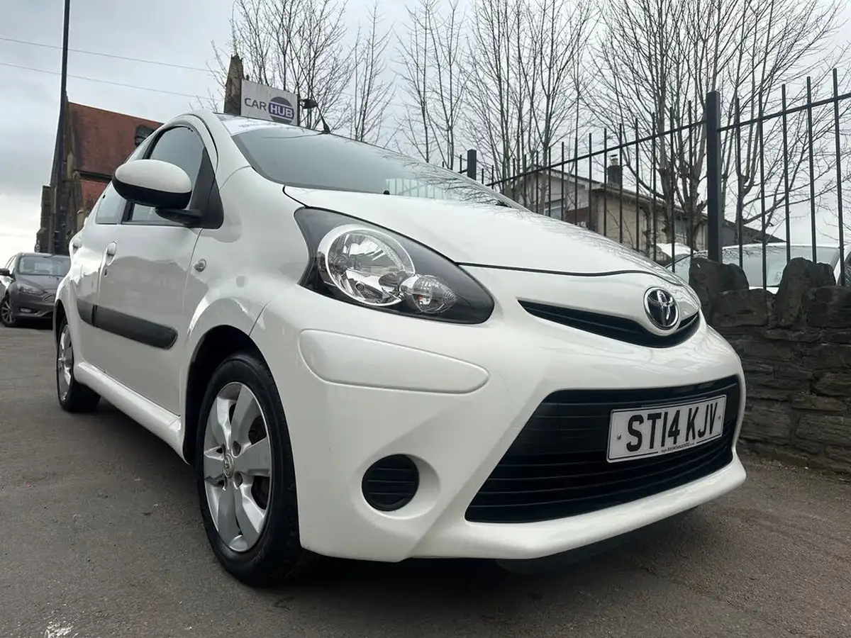 2014-toyota-aygo-10-move-5d-big-0