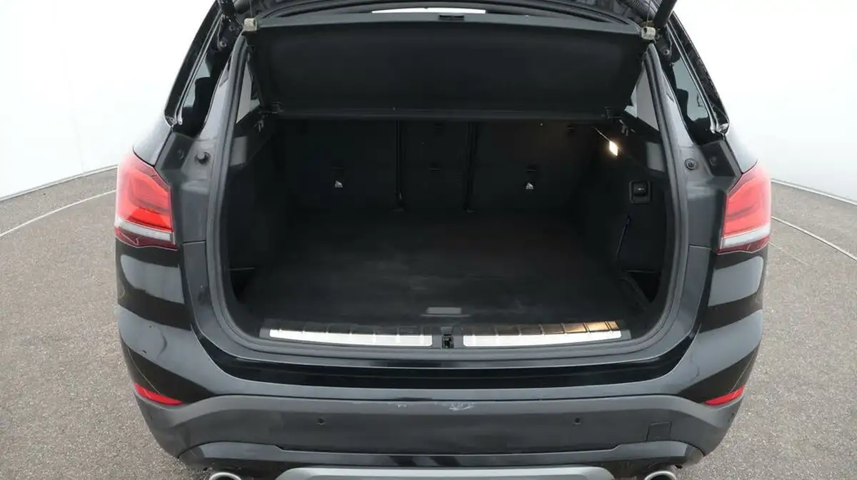 2021-bmw-x1-20-sdrive20i-xline-big-17