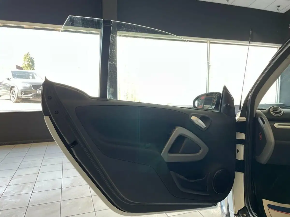 2013-smart-fortwo-10-edition-21-cabriolet-big-38