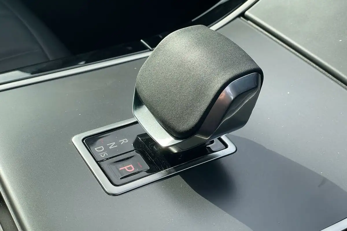 2024-land-rover-range-rover-evoque-15-p270e-dynamic-se-big-19