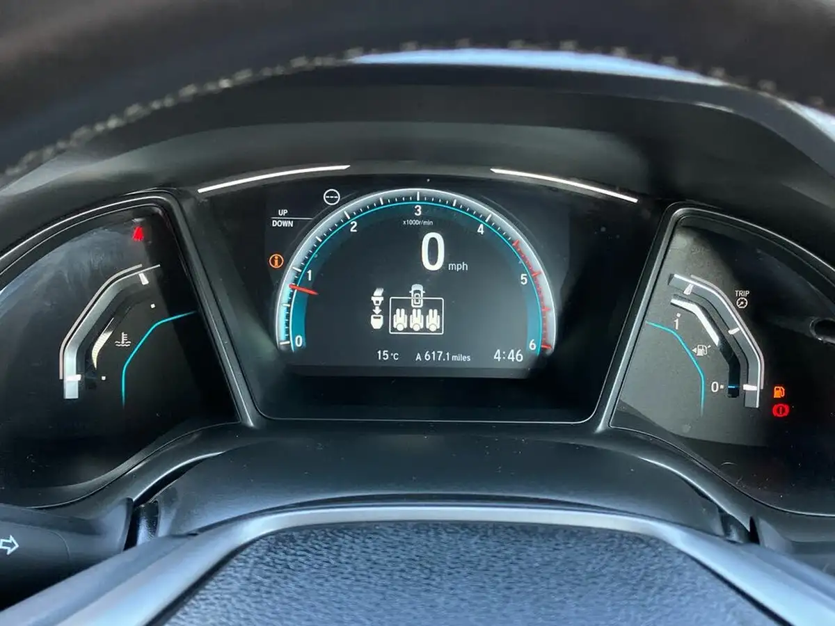 2018-honda-civic-16-i-dtec-sr-hatchback-5d-big-13