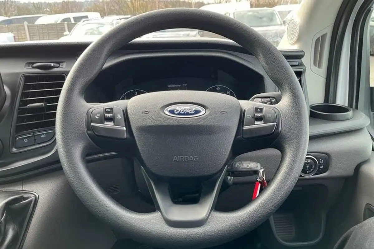 2023-ford-transit-20tdci-350-l2h1-leader-130pseu6dt-rwd-cab-big-28