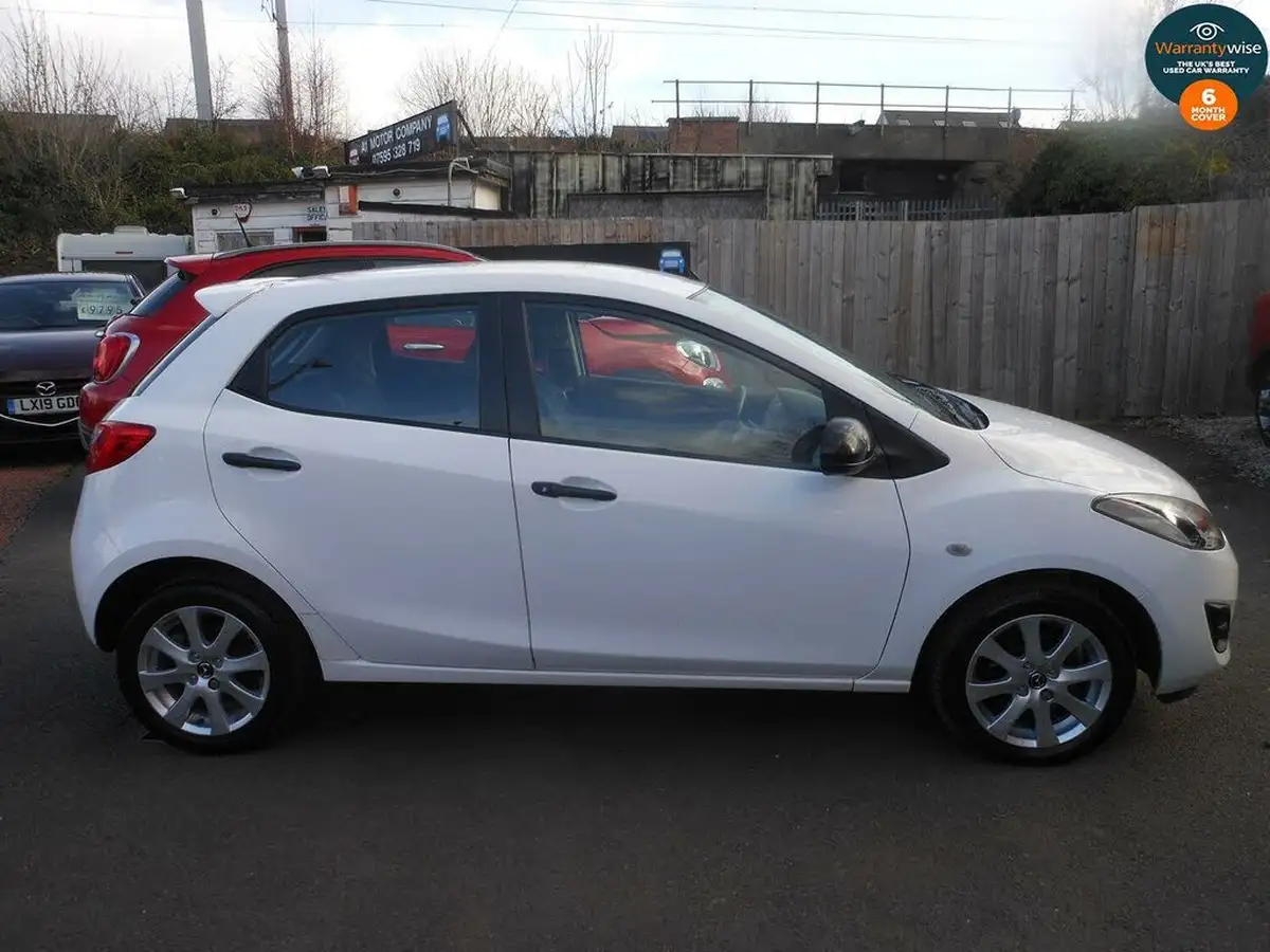 2014-mazda-mazda2-13-se-air-con-big-2