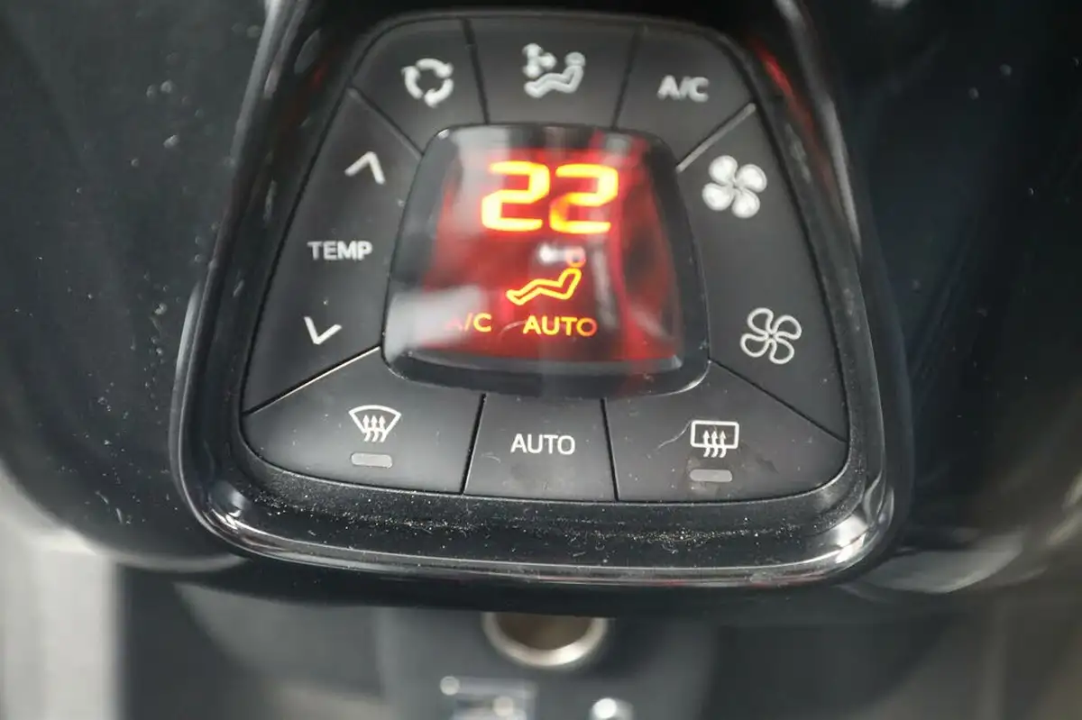 2017-toyota-aygo-10-vvt-i-x-press-71bhp-big-32