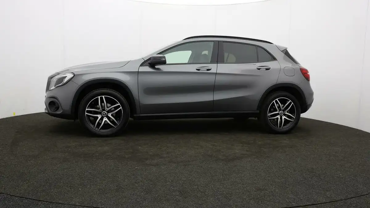 2019-mercedes-benz-gla-class-16-gla-180-urban-edition-ss-big-60