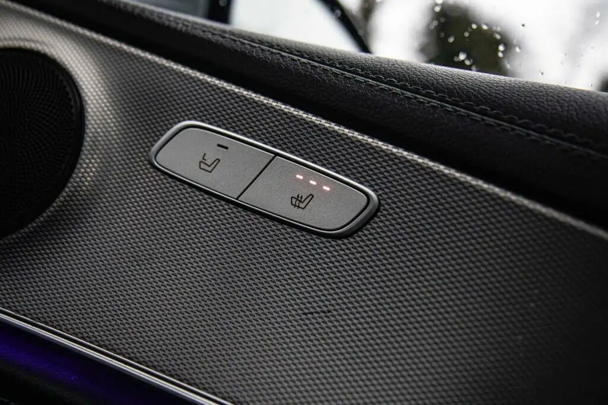 2016-mercedes-benz-e-class-20d-e220d-amg-line-ss-saloon-4d-big-22