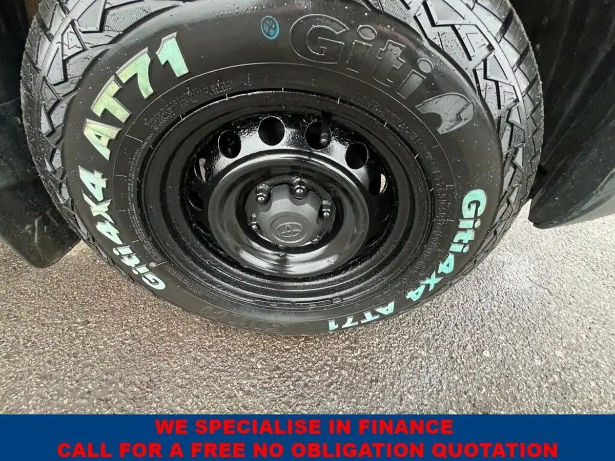 2016-toyota-hi-lux-24d-active-double-cab-pickup-big-41
