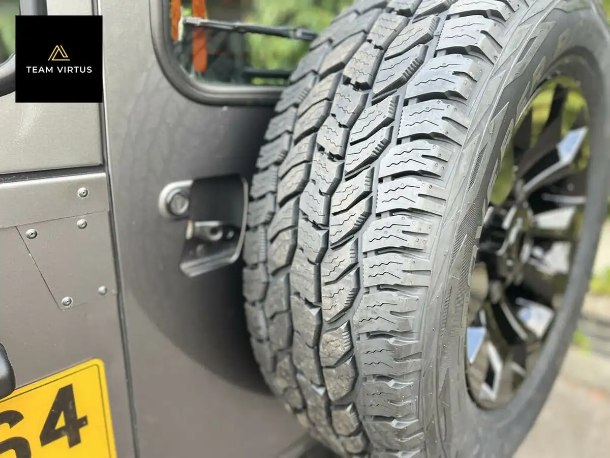 2014-land-rover-110-defender-22td-county-crewcab-pickup-big-6