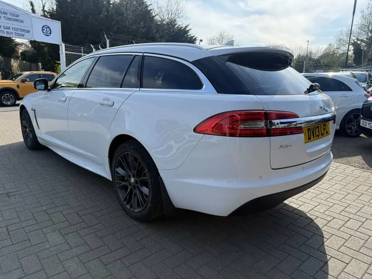 2013-jaguar-xf-22td-200ps-ss-sportbrake-5d-auto-big-3